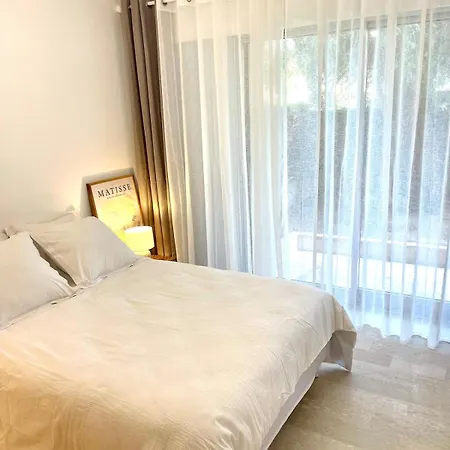 With Private Garden Of Cannes 勒卡内